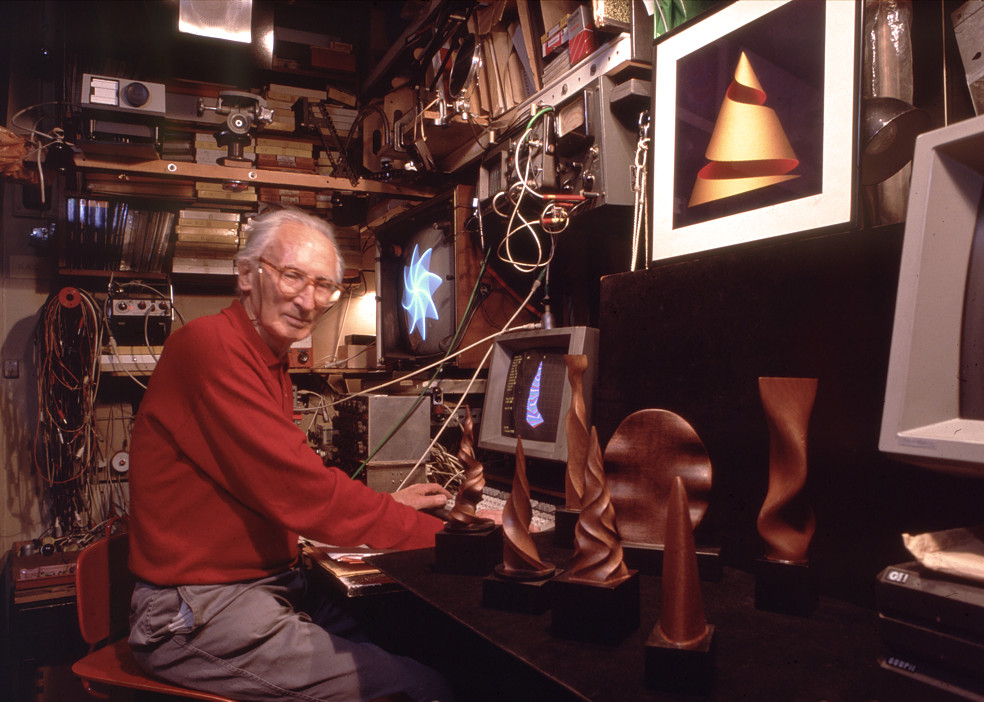 Alexandre dans son atelier en 1995 - photo P-E. CHARRON